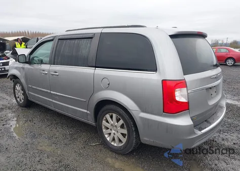 2016 Chrysler Town & Country Touring z USA, uszkodzony, nr VIN 2C4RC1BG2GR230878